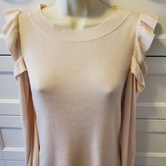 ❤️SOLD❤️ Esqualo Open Shoulder Ruffle Sleeves Light Knit Sweater - Picture 3 of 10